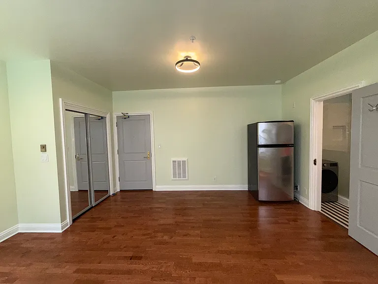 725 Pine St #305 — Photo 3