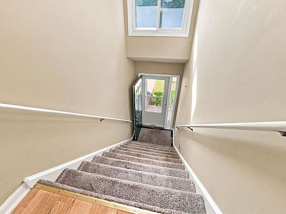 4th image of 1056 N Pine Tree Cir #0
