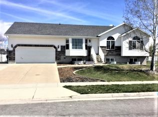 1017 S Killarney Dr, Syracuse, UT 84075