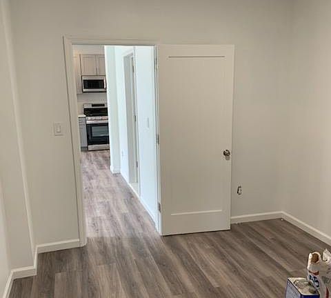 5th image of 123 Vineyard Ave