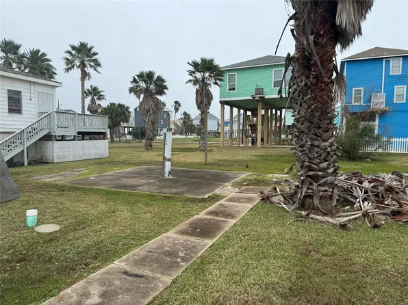 11215 Schwartz Dr, Galveston, TX 77554