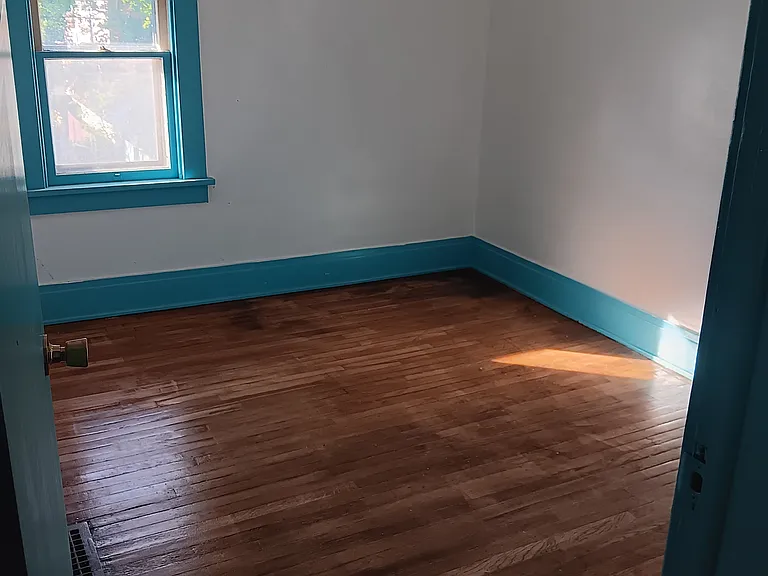 1247 Kensington Ave — Photo 6