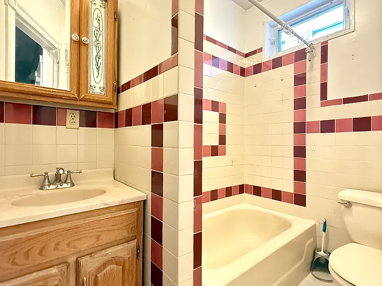 4010 N Franklin St — Photo 18