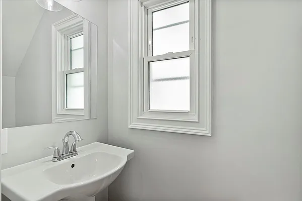 Sold by Trusted Property Advisors Corp | media 5