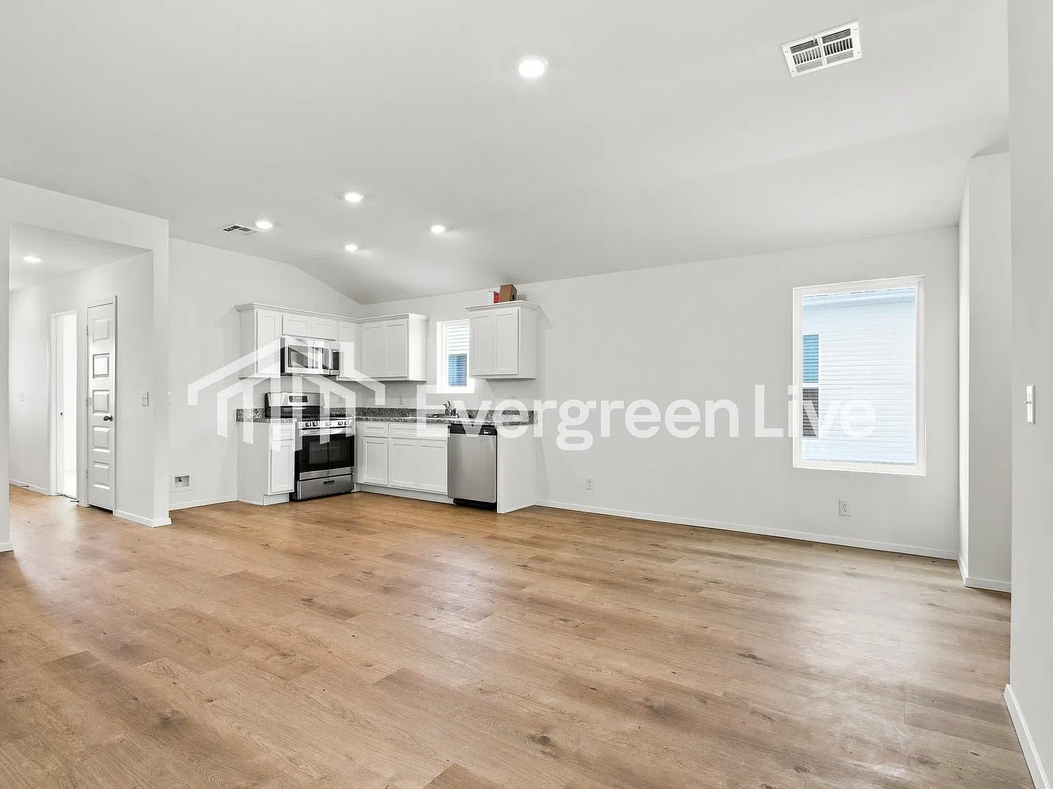 3 bed, 2.0 bath, 1051 sqft, $1,185 — Photo 4