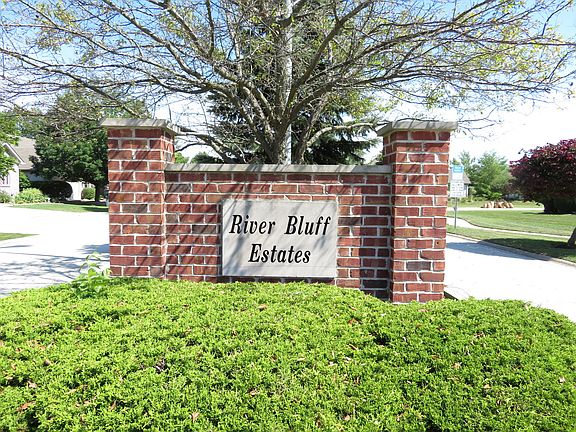 3rd image of 743 River Bluff Dr