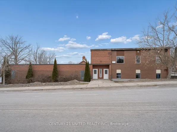 1027 Willcox St, Selwyn, ON