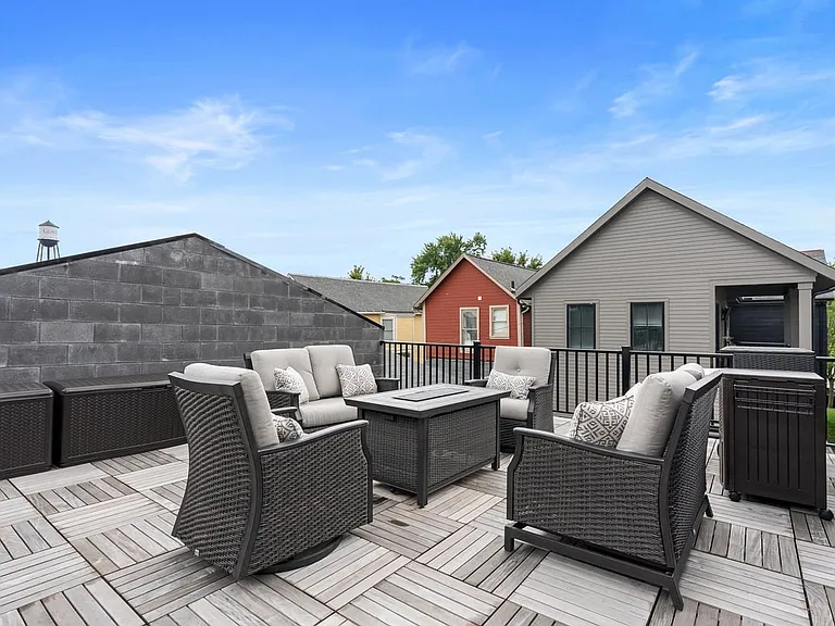 287 E Greenwood Ave — Photo 4