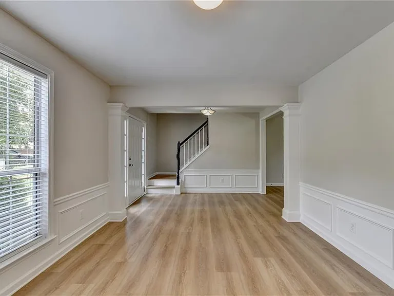 340 Waddington Trl — Photo 9