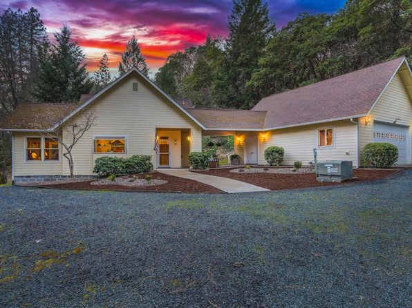 780 Pinecrest Dr, Grants Pass, OR 97526