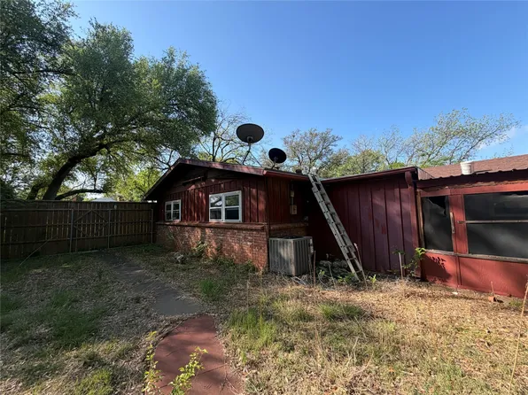 1313 Carolina St, Graham, TX 76450