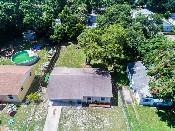 2nd image of 216 Pine Ave
