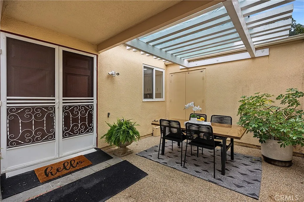 Building Photo - 205 Avenida Majorca #A