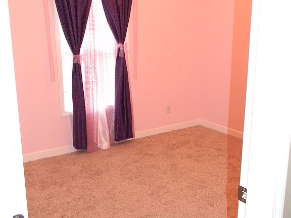 BR 1 with vaulted ceiling