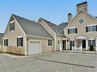 21 Wyndham Close, White Plains, NY 10605