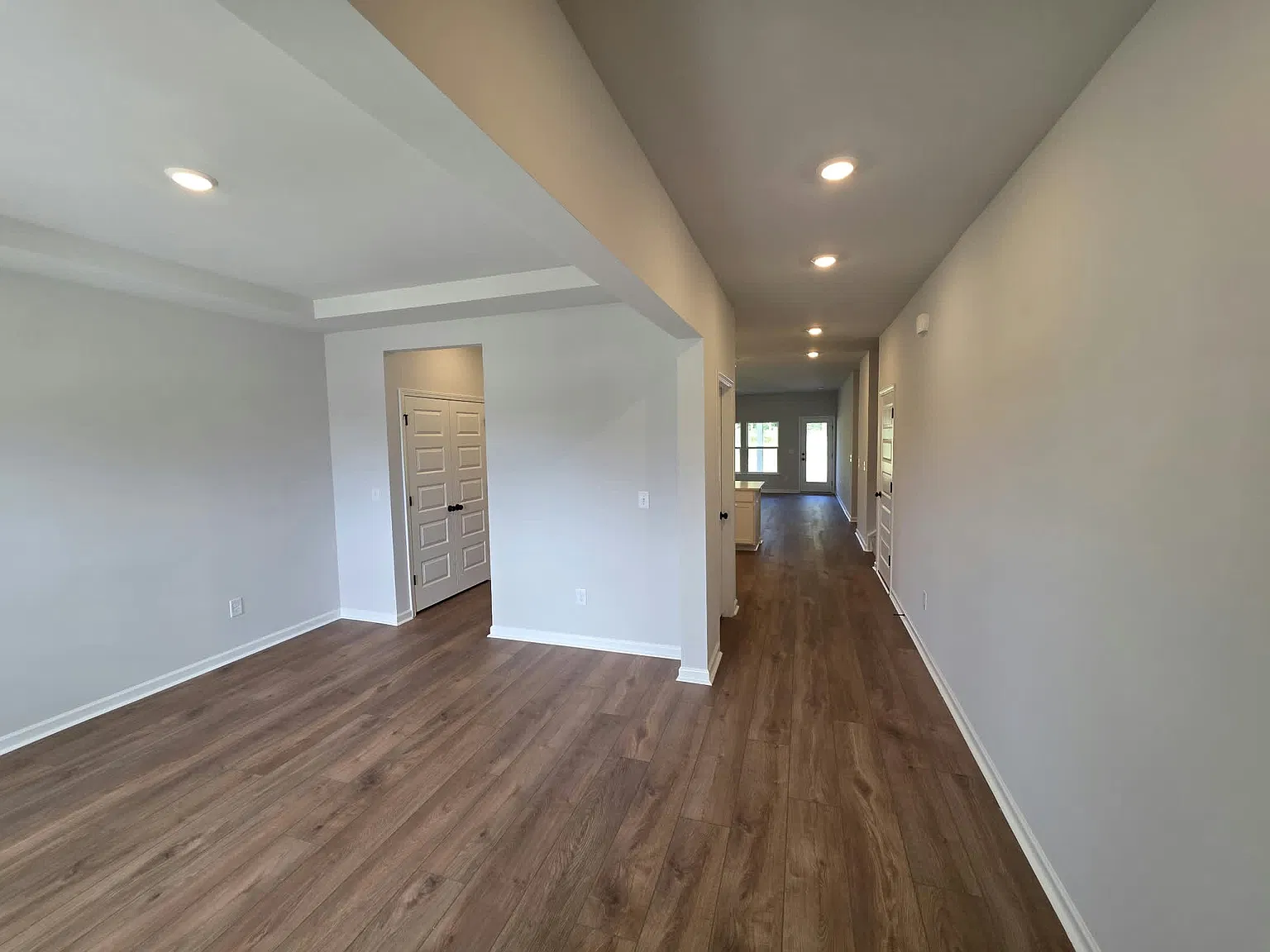 5 bed, 2461 sqft, $2,400 — Photo 4