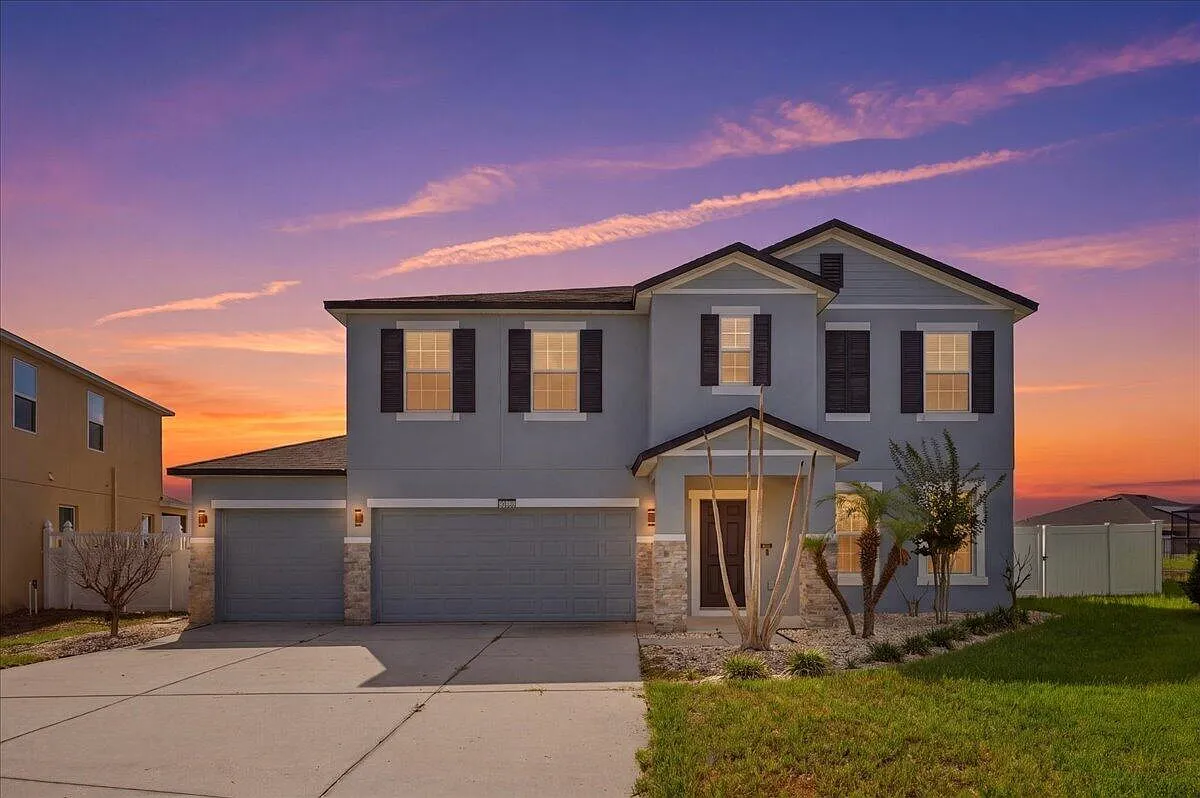 4 bed, 2.5 bath, 2825 sqft, $2,900 — Photo 1