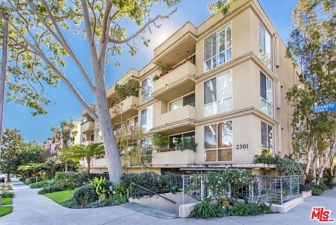 1 bed, 1.0 bath, 886 sqft, $3,150 — Photo 2