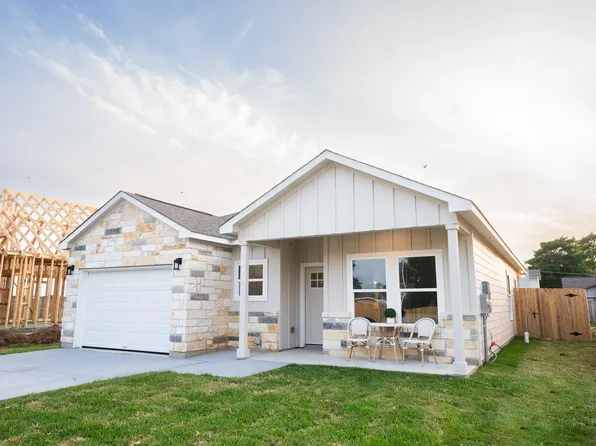 307 String Prairie Way, Smithville, TX 78957