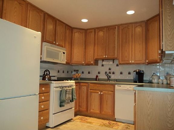 3rd image of 117 N Meadow Dr