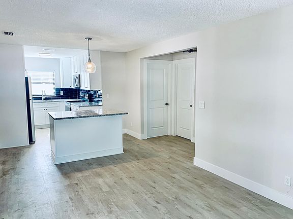 3rd image of 2642 4th Ave S