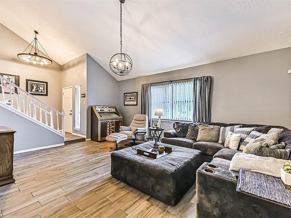 1st image of 115 Lazy Hollow Dr