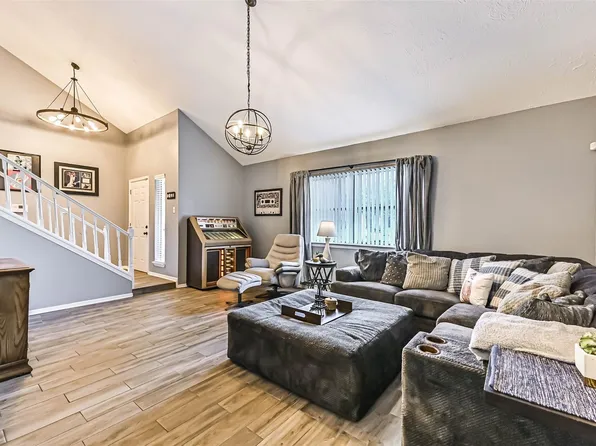 115 Lazy Hollow Dr, League City, TX 77573