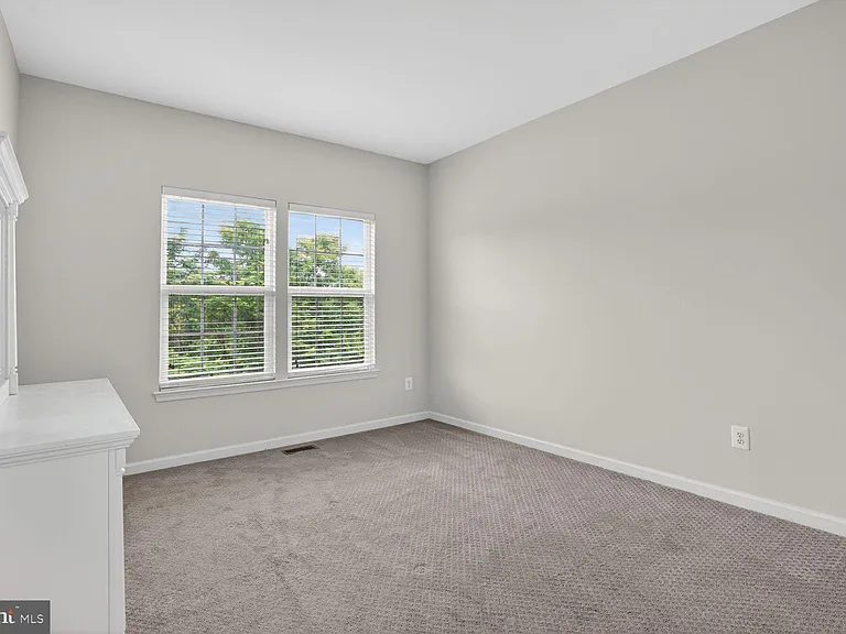 2621 Eastbourne Dr — Photo 18