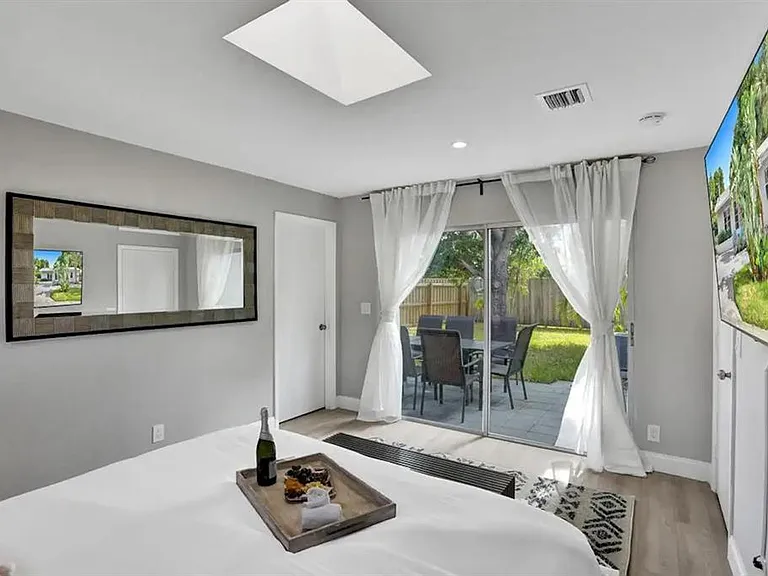 1573 NE 30th Ct — Photo 9