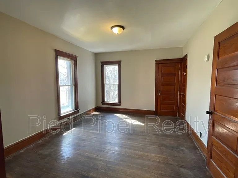 434 1/2 S State Ave — Photo 4