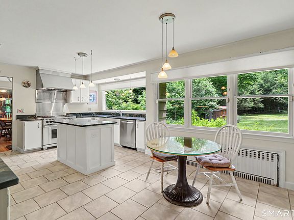 4th image of 215 Hillfield Road