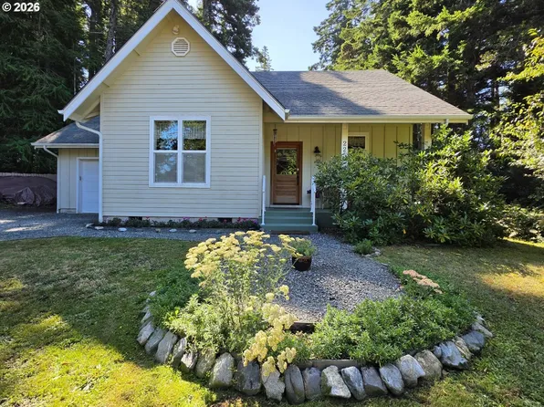 225 18th St, Port Orford, OR 97465