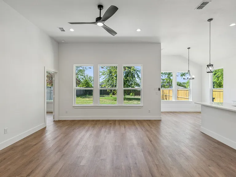 4617 Pickett St — Photo 10