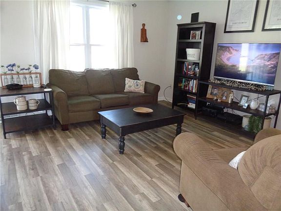 5th image of 11166 Maple Dr