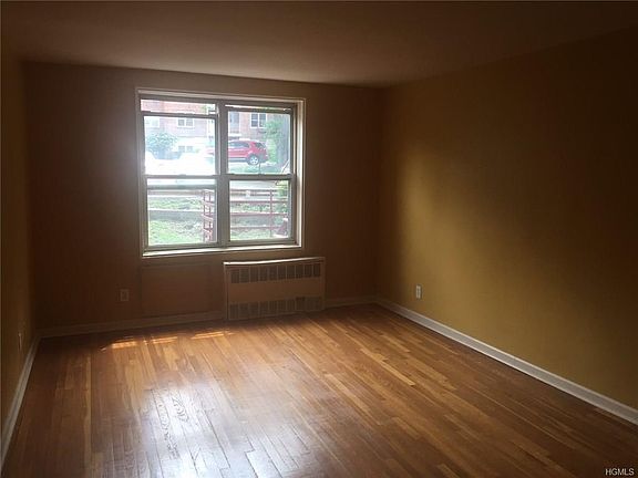 5th image of 1296 Midland Ave Unit 4A