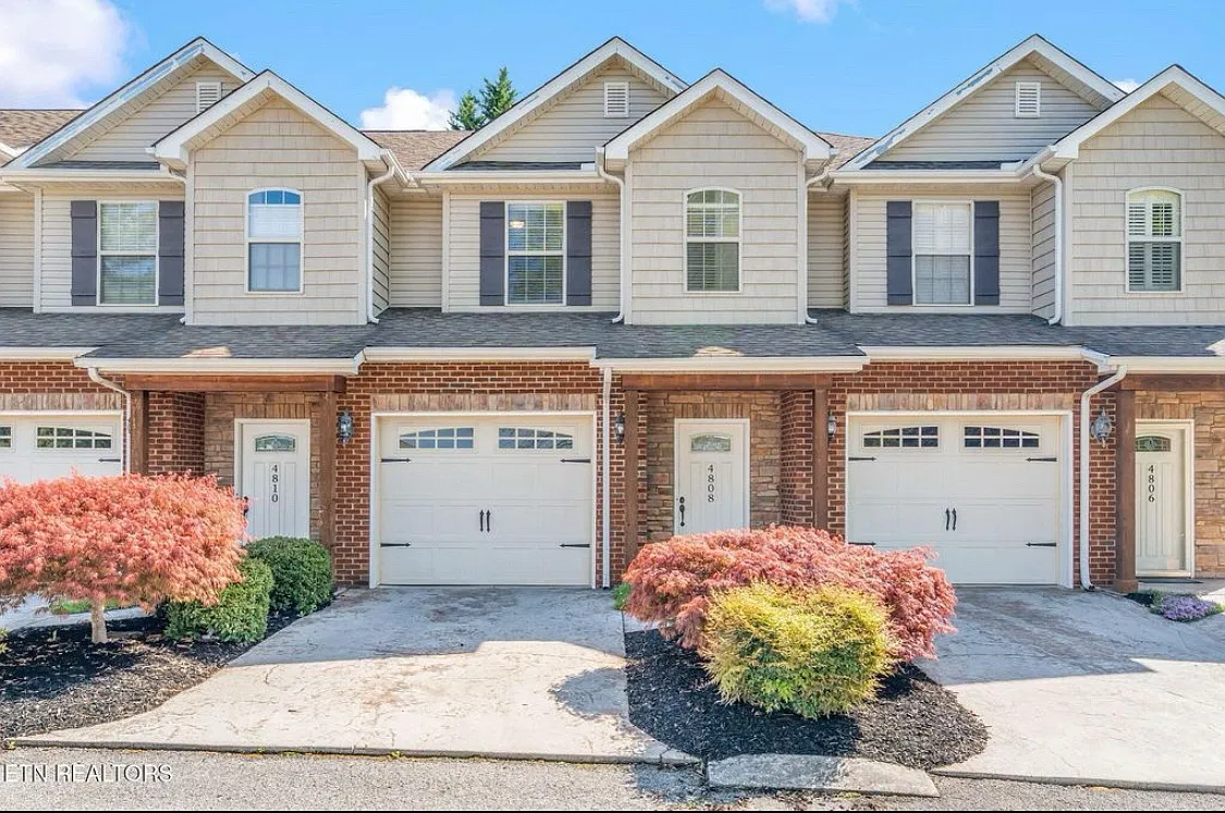2 bed, 2.5 bath, 1432 sqft, $1,799 — Photo 1