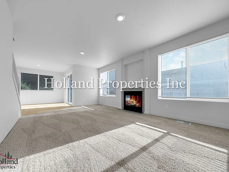 9059 SW Sagert St — Photo 3