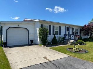 85 Parkside Cir, Cheektowaga, NY 14227