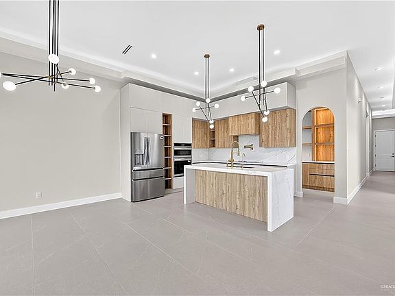 4th image of 2621 W Hatfield Ave