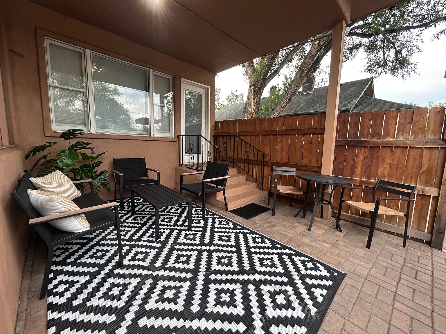 2 bed, 1000 sqft, $1,895 — Photo 2