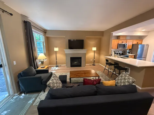 13255 SW Yale Pl, Tigard, OR 97223