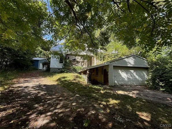 833 County Route 14, Fulton, NY 13069