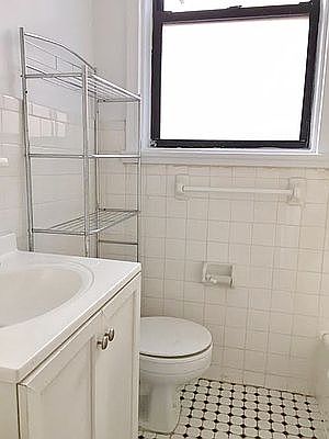 3rd image of 160 E 55th St APT 4B
