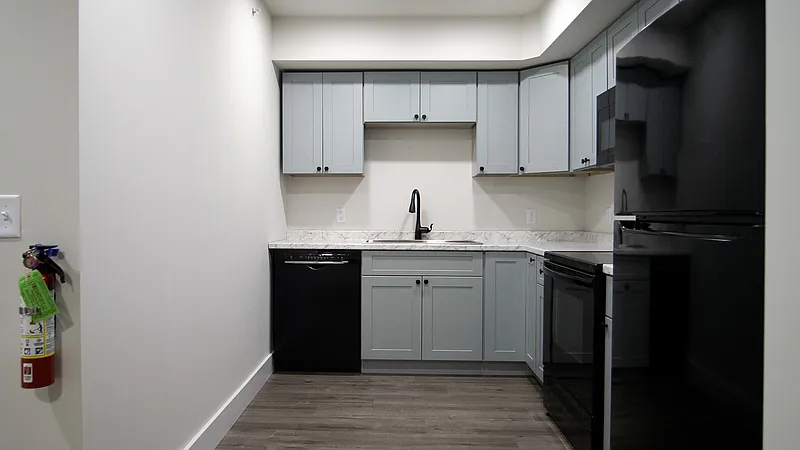 4 bed, 2.0 bath, $4,680 — Photo 3