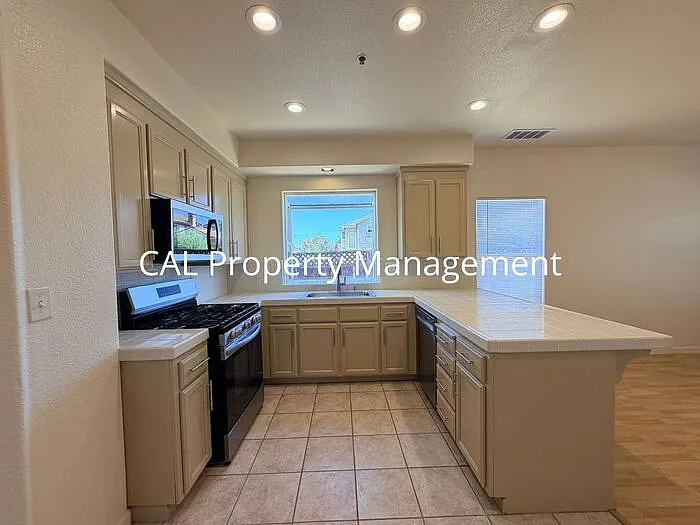 1159 Cobblestone St — Photo 9