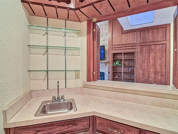5th image of 4018 Double Oak Ln