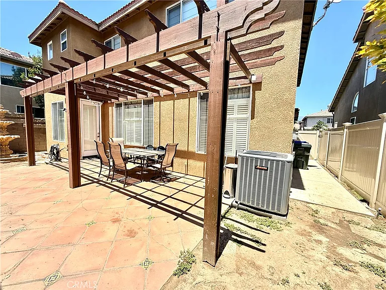 1319 Jacaranda Cir — Photo 24