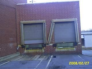 2nd image of 935 N Main Ave