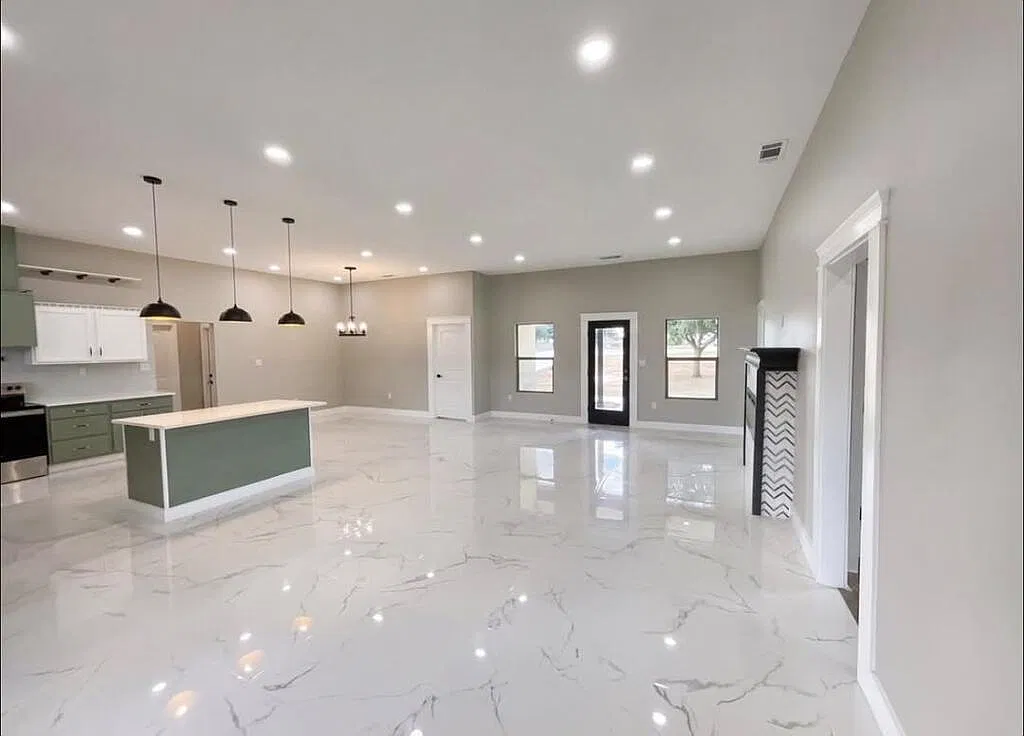 4 bed, 2131 sqft, $2,100 — Photo 2