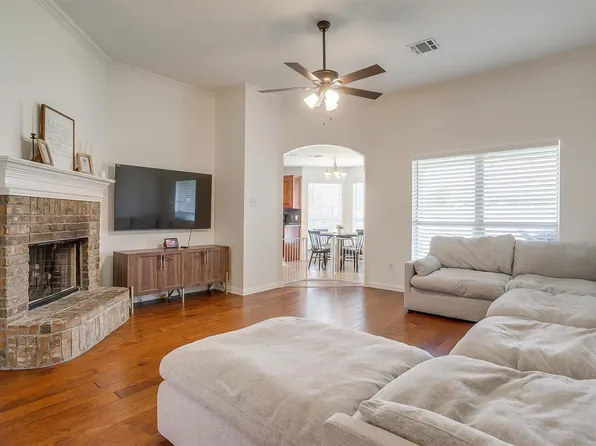 549 Marybeth Dr, Burleson, TX 76028